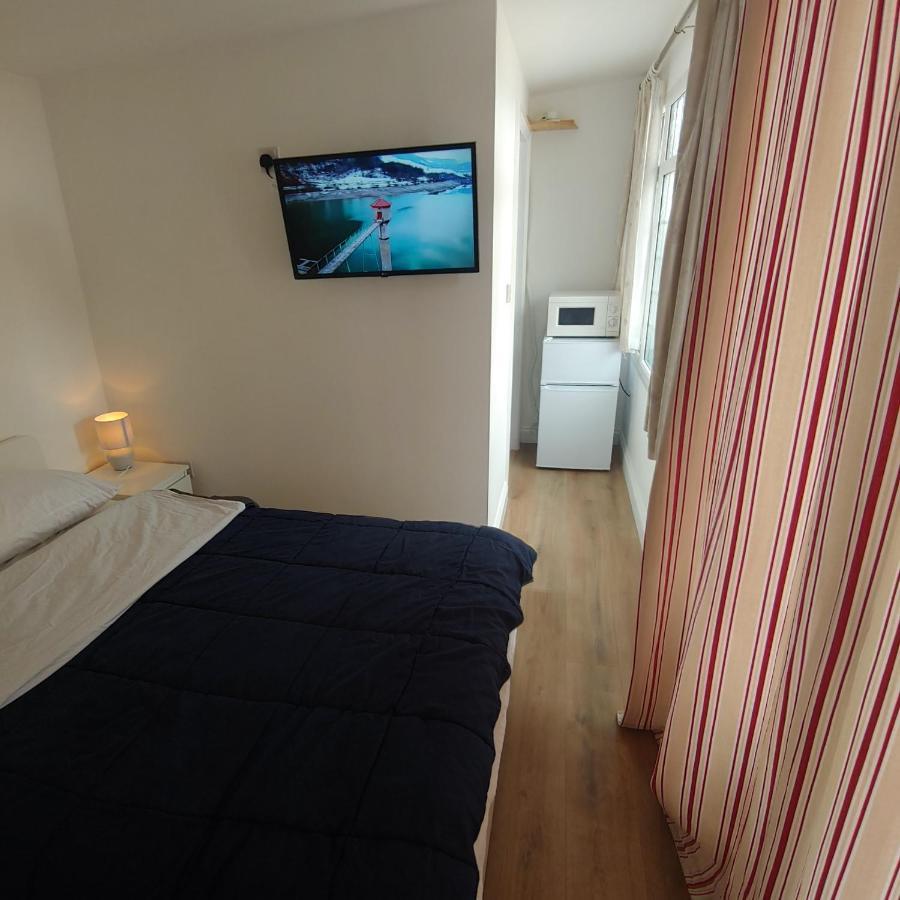 Self Contained, Double Bed Studio, Private Kitchen, Private Bath, Walking Distance To Harry Potter Watford  Dış mekan fotoğraf